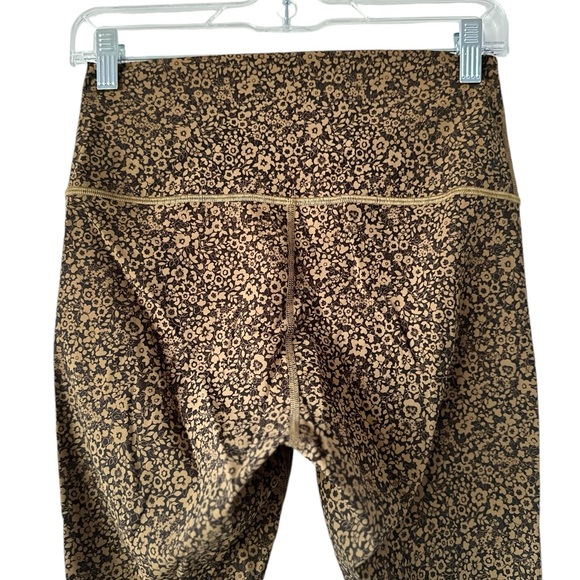 EVERLANE 25” The Perform High Rise Black Breen Floral Ankle Leggings - Picture 7 of 15